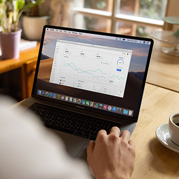 蘑菇频道评论区吵翻：护肤踩雷到底谁在说谎？（发生在出租屋）